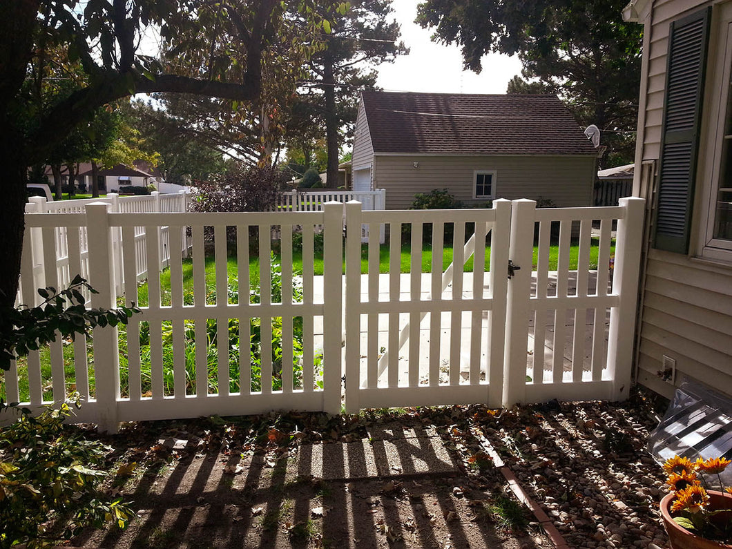 [300' Length] 4' Closed Picket K-17 Vinyl Complete Fence Package